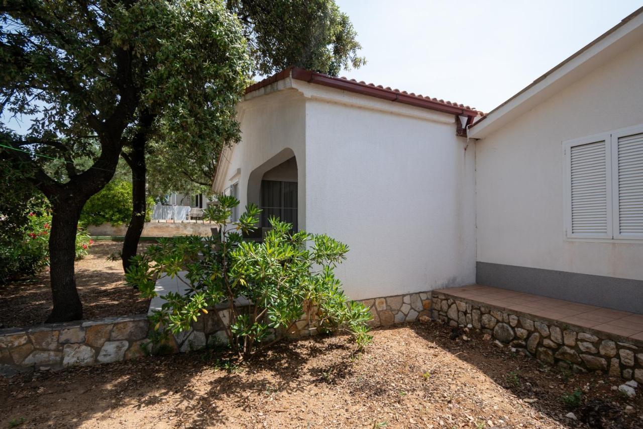 Apartments With A Parking Space Mandre, Pag - 16836 Экстерьер фото