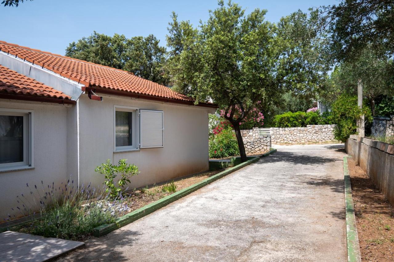 Apartments With A Parking Space Mandre, Pag - 16836 Экстерьер фото